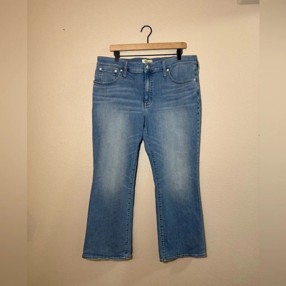 Madewell Mid Rise Kickout Jeans 33
